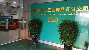 個性閃耀，工廠直銷 18K金與鈦鋼字母項鏈引領歐美簡約新風尚